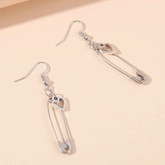 🐦🪺Silver safety pin earrings - Picture 2 of 2